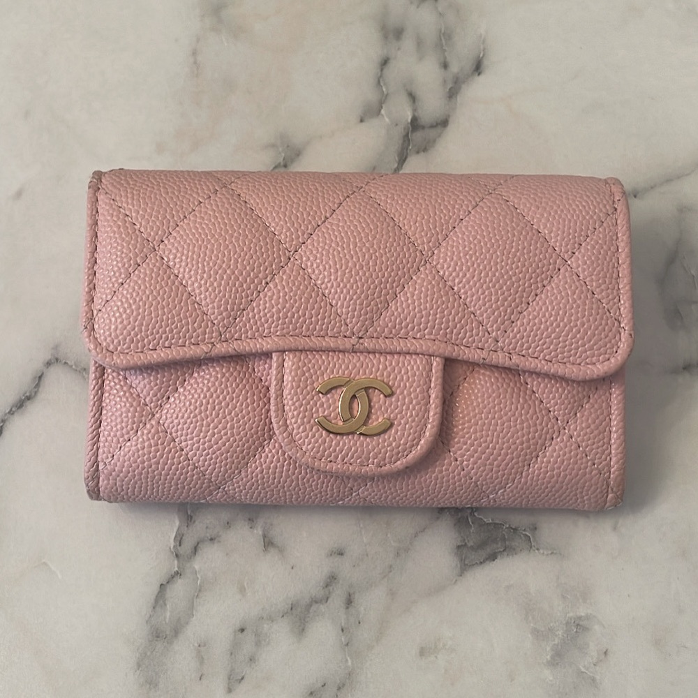 CHANEL
Caviar Quilted Flap Card Holder Light Pink